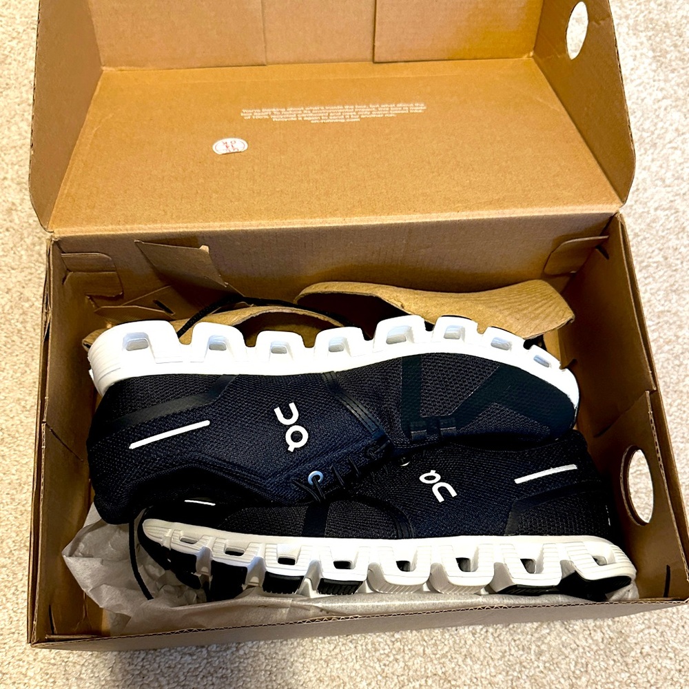 NIB OC sneakers